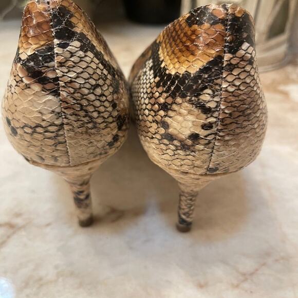 Charles by Charles David beige snake print pumps Sz 8 - Picture 9 of 10